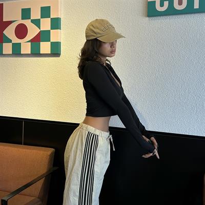 Düz Siyah Balıkçı Yaka Yarım Fermuarlı Kesik Parmaklı Uzun Kollu Crop