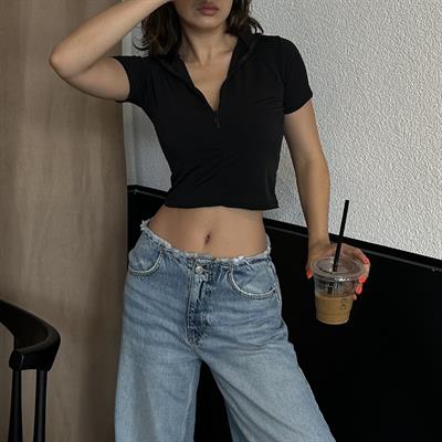 Siyah Balıkçı Yaka Yarım Fermuarlı Kısa Kollu Crop