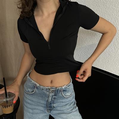 Siyah Balıkçı Yaka Yarım Fermuarlı Kısa Kollu Crop