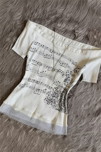 Ekru Nota Desenli Y2K Kısa Kollu Crop