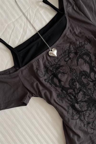 Füme Embrace The Chaos Ek Askılı Y2K Kısa Kollu Full Body Crop