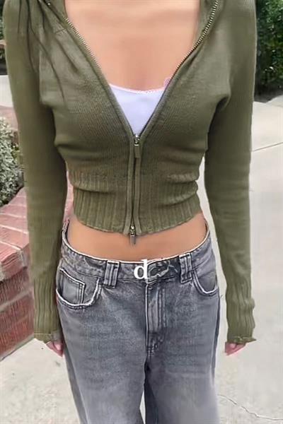 Gri Kapüşonlu Lastik Örgü Detaylı  Y2K Crop Hırka