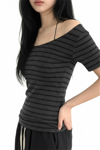 Gri Madonna Yaka Siyah Gotik Şeritli Y2K Kısa Kollu Crop