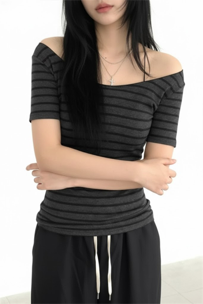 Gri Madonna Yaka Siyah Gotik Şeritli Y2K Kısa Kollu Crop