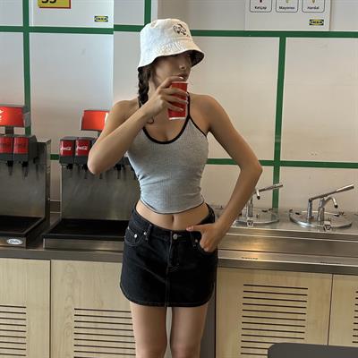 Gri Melanj Glop Destekli Sırt Dekolteli Siyah Şeritli Askılı Crop