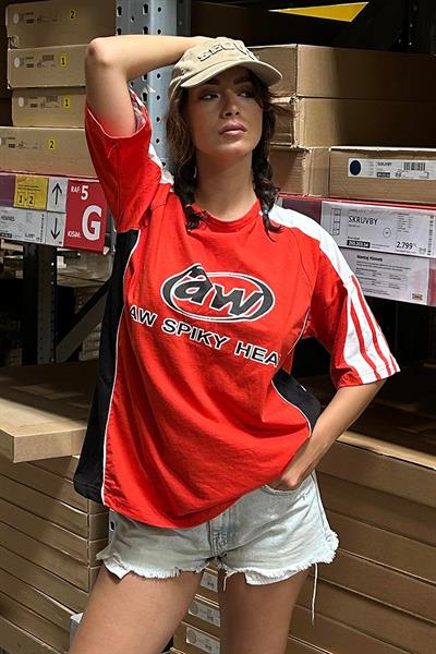 Kırmızı Aw Spiky Head Bej Parçalı Şerit Detay Unisex T-Shirt