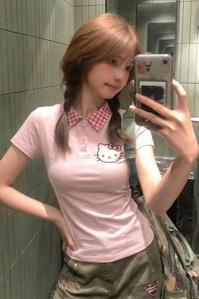 Pembe Ekose Polo Yaka Hello Kitty Y2K Kısa Kollu Crop