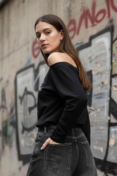 Siyah Autumun Corcerto Salaş Omuz Dekolteli Uzun Kollu Off-Shoulder T-Shirt