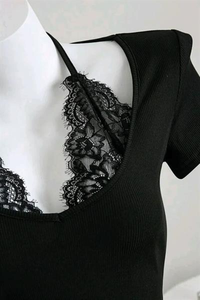 Siyah Bağlamalı Dantelli Ekli Gotik Y2K Kısa Kollu Crop