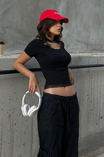 Siyah Basic Dantel Detaylı Kısa Kollu Crop