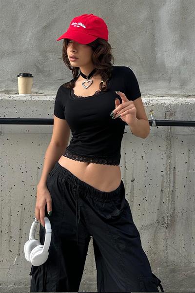 Siyah Basic Dantel Detaylı Kısa Kollu Crop