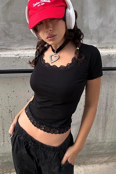 Siyah Basic Dantel Detaylı Kısa Kollu Crop