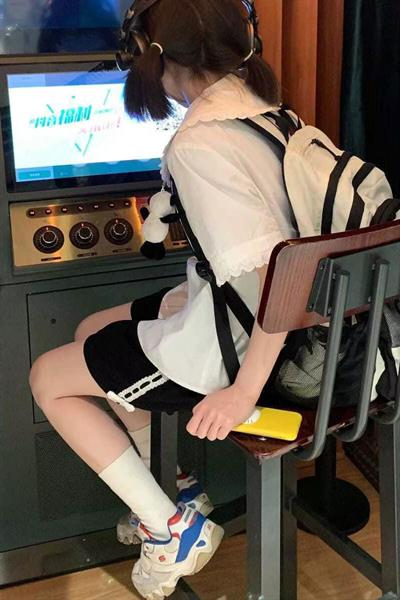 Siyah Bej Şeritli Papyonlu Y2K Şort