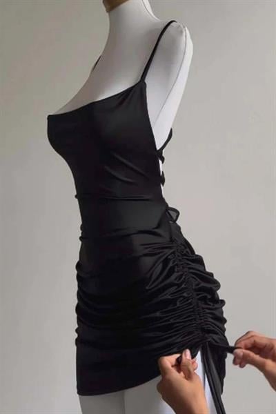 Siyah Büzgülü Sırt İpli & Dekolteli Askılı Gotik Y2K Elbise