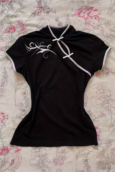 Siyah Çin Yakalı Floral Motifli Beyaz Şeritli Vintage Y2K Kısa Kollu Crop