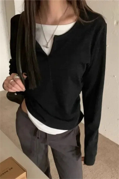 Siyah V Yaka Detaylı Beyaz Parçalı Y2K Uzun Kollu Crop