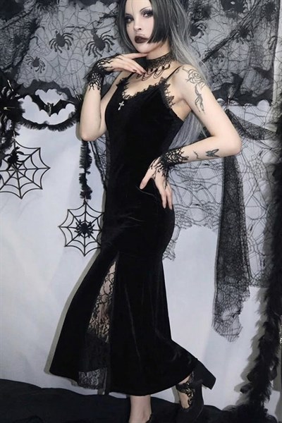 Siyah Gotik Dantel Yırtmaç Detaylı Haçlı Midi Y2K Kadife Elbise