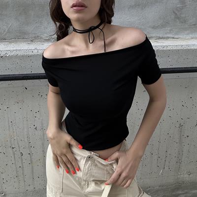 Siyah Madonna Yaka  Kısa Kollu Crop Bluz