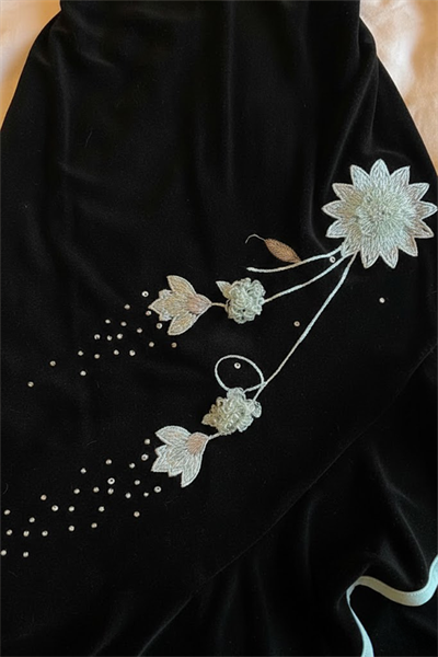 Siyah Mandarin Yaka Lotus Çiçeği Nakışlı Şerit Detaylı Y2K Elbise