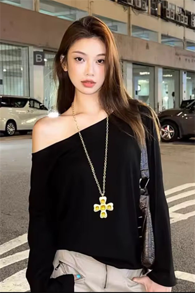 Siyah Omuz Dekolteli Y2K Uzun Kollu T-shirt