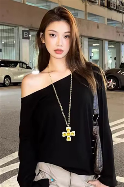 Siyah Omuz Dekolteli Y2K Uzun Kollu T-shirt