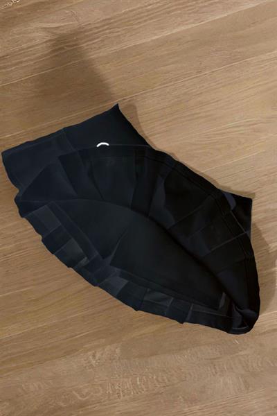 Siyah Pileli Fish and Cat Baskılı Micro Şort Etek