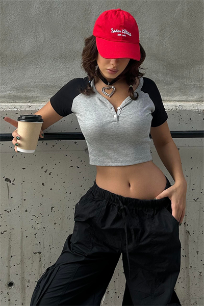 Siyah Raglan Düğmeli Gri Melanj Y2K Kısa Kollu Crop