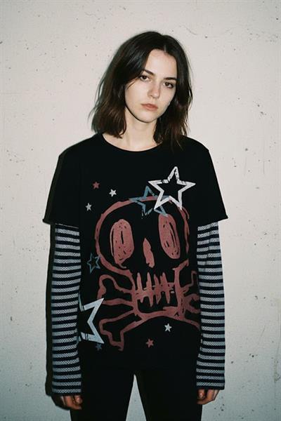 Siyah Skull Stars Çizgili Kollu Y2K Unisex Uzun Kollu T-Shirt 