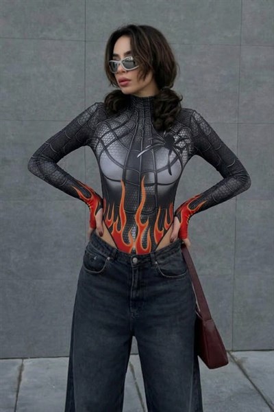 Siyah Spider Flame Baskılı Cosplay Y2K Uzun Kollu Çıtçıtlı Body