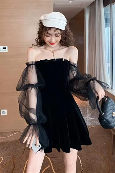 Siyah Tül Bol Kollu Pileli Dantel Detaylı Elbise 