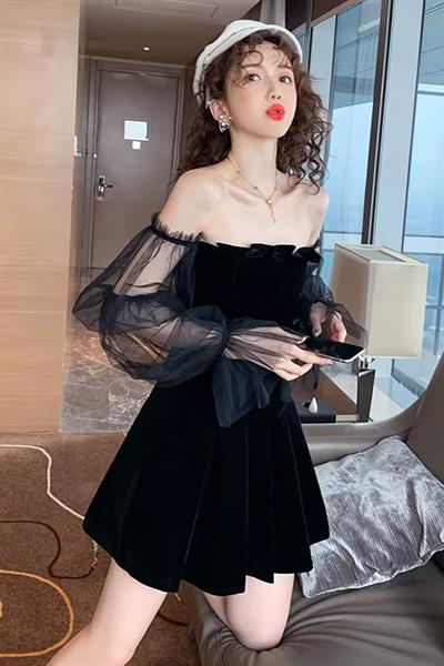 Siyah Tül Bol Kollu Pileli Dantel Detaylı Elbise 