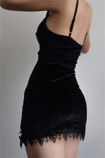 Siyah Yeni Gotik Haç Kolyeli Yırtmaç Detaylı Askılı Elbise  