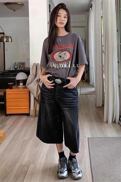 Siyah Yıkamalı Retro Kısa Paçalı Kot Şortolon