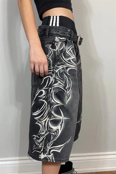 Siyah Yıkamalı Tribal Grafiti Gotik Y2K Unisex Şortolon