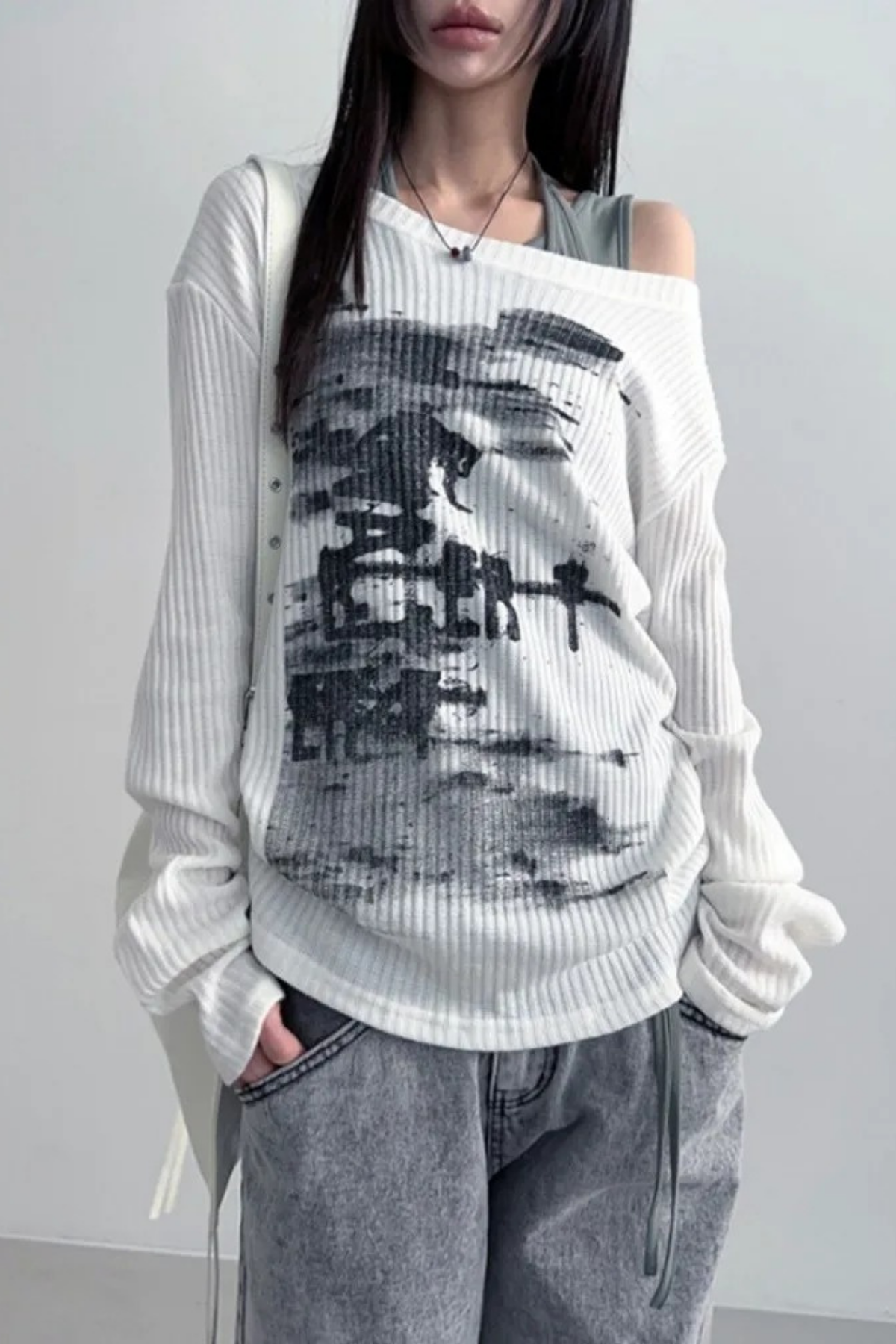 Beyaz Vintage Lost Omuz Dekolteli Sweatshirt