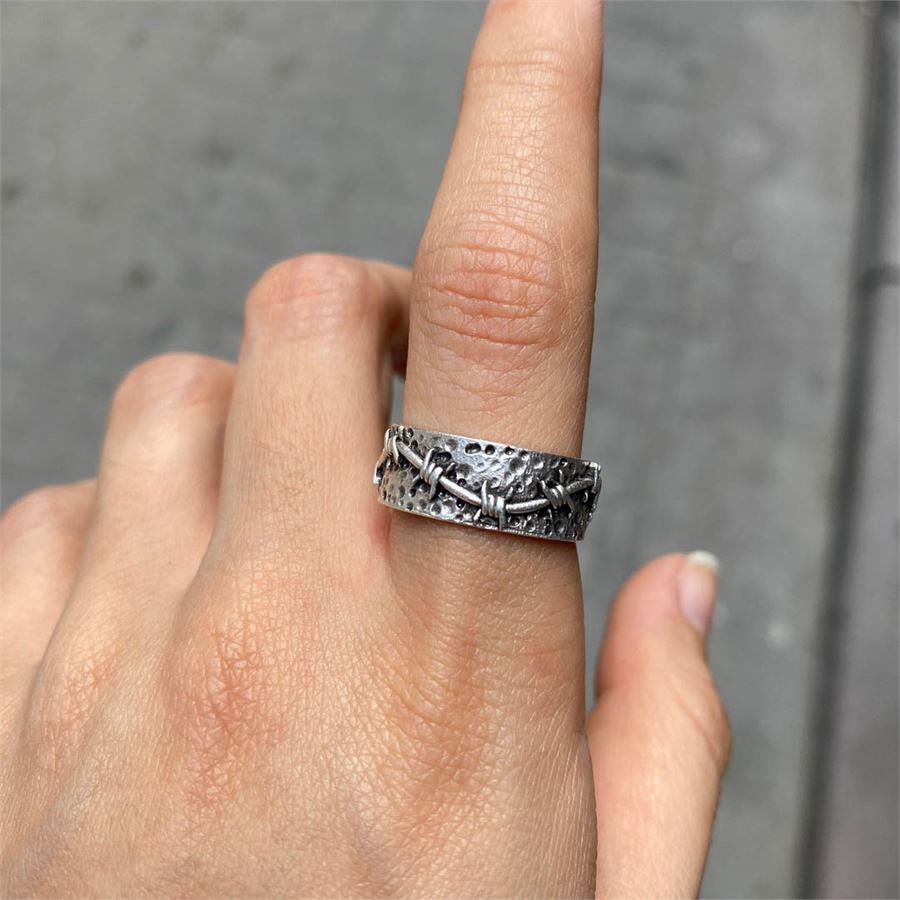 Dikenli Tel Desenli Şerit Yüzük