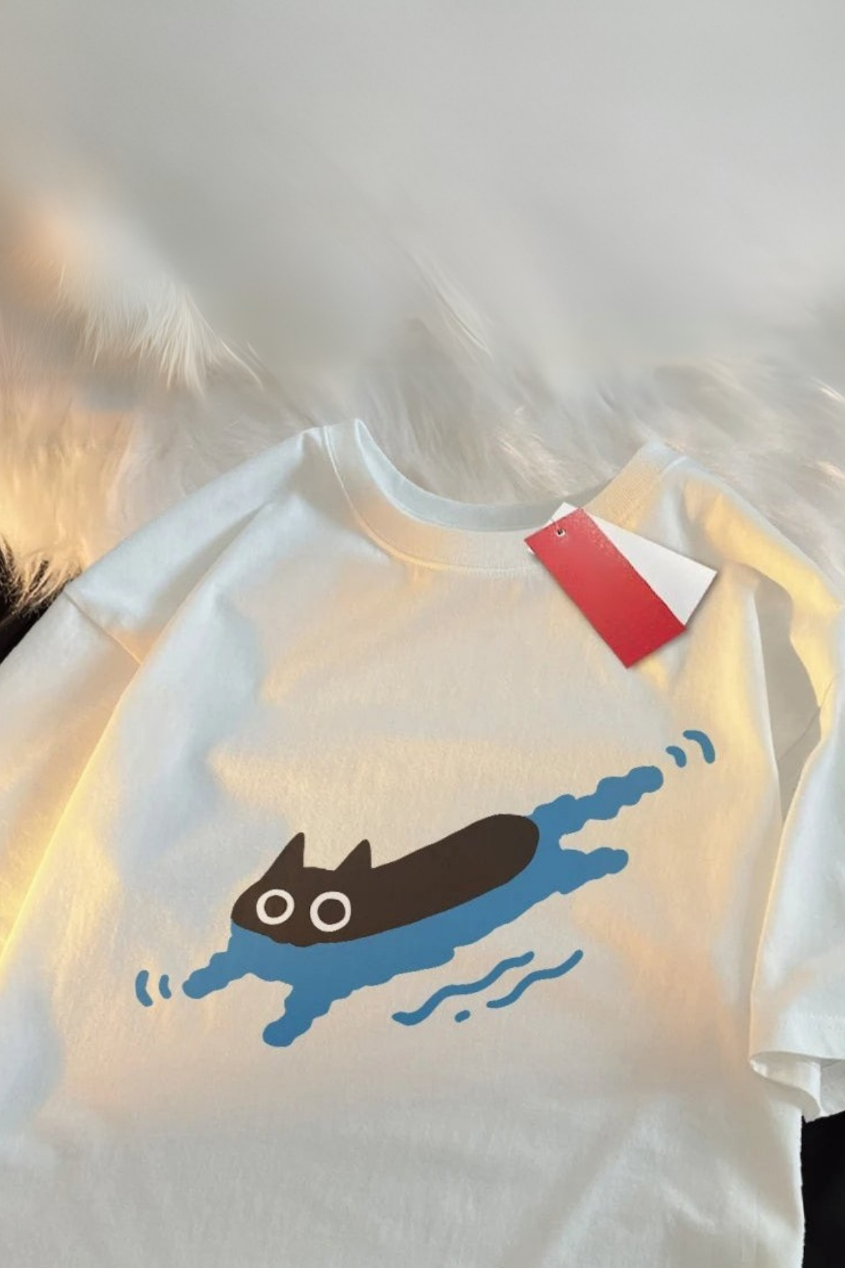 Ekru Swimming Cat Unisex T-shirt