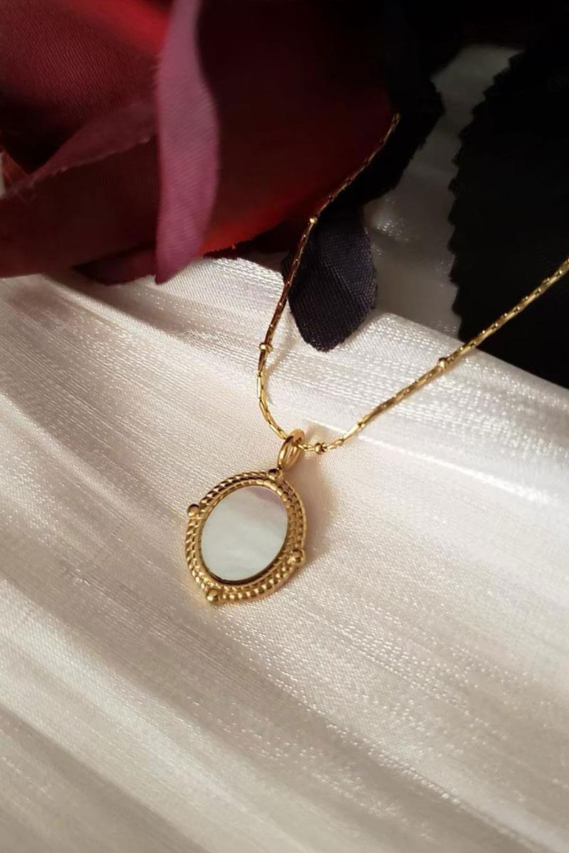 Gold Çerçeveli İnci Retro Kolye