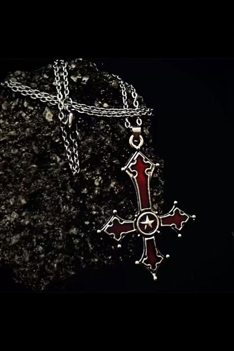 Silver Gotik Yıldız İşlemeli Sateen Kırmızı Haç Kolye