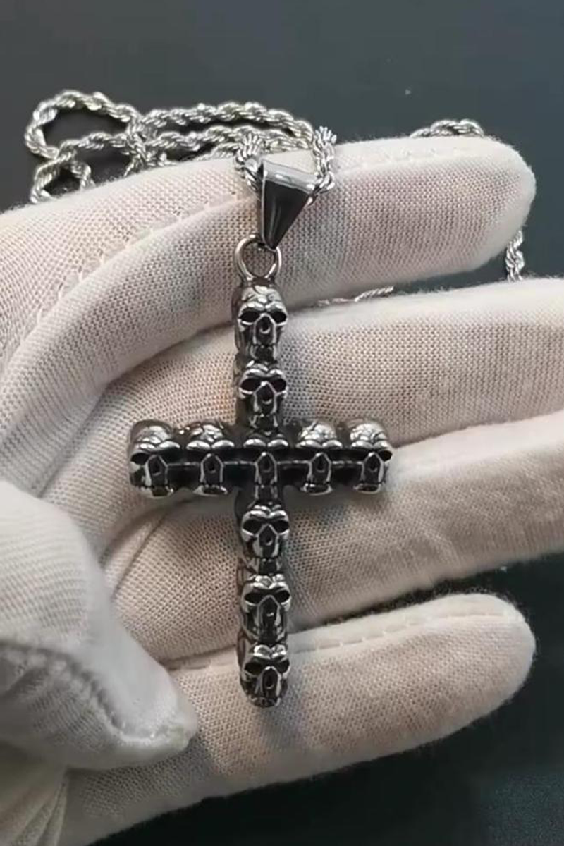 Silver Kuru Kafa İşlemeli Gotik Haç Kolye