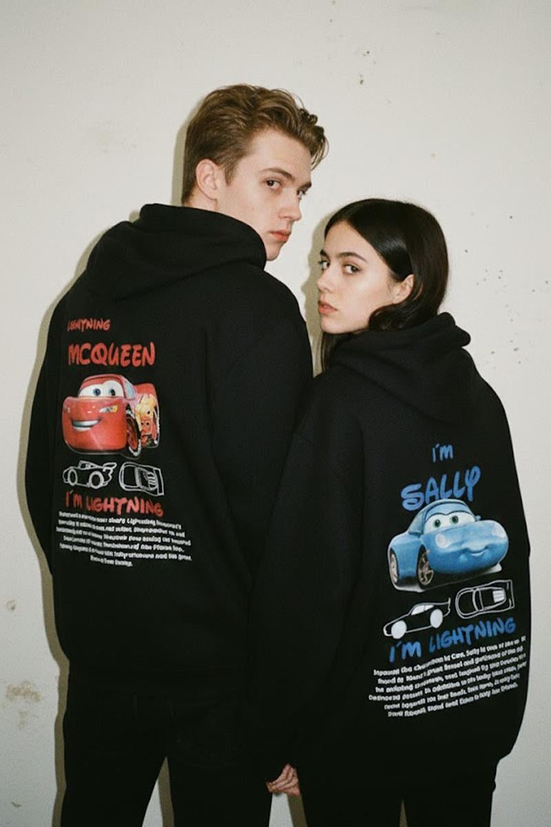 Siyah Cars Mcqueen & Beyaz I'm Sally Copule Unisex Kapüşonlu Sweatshirt