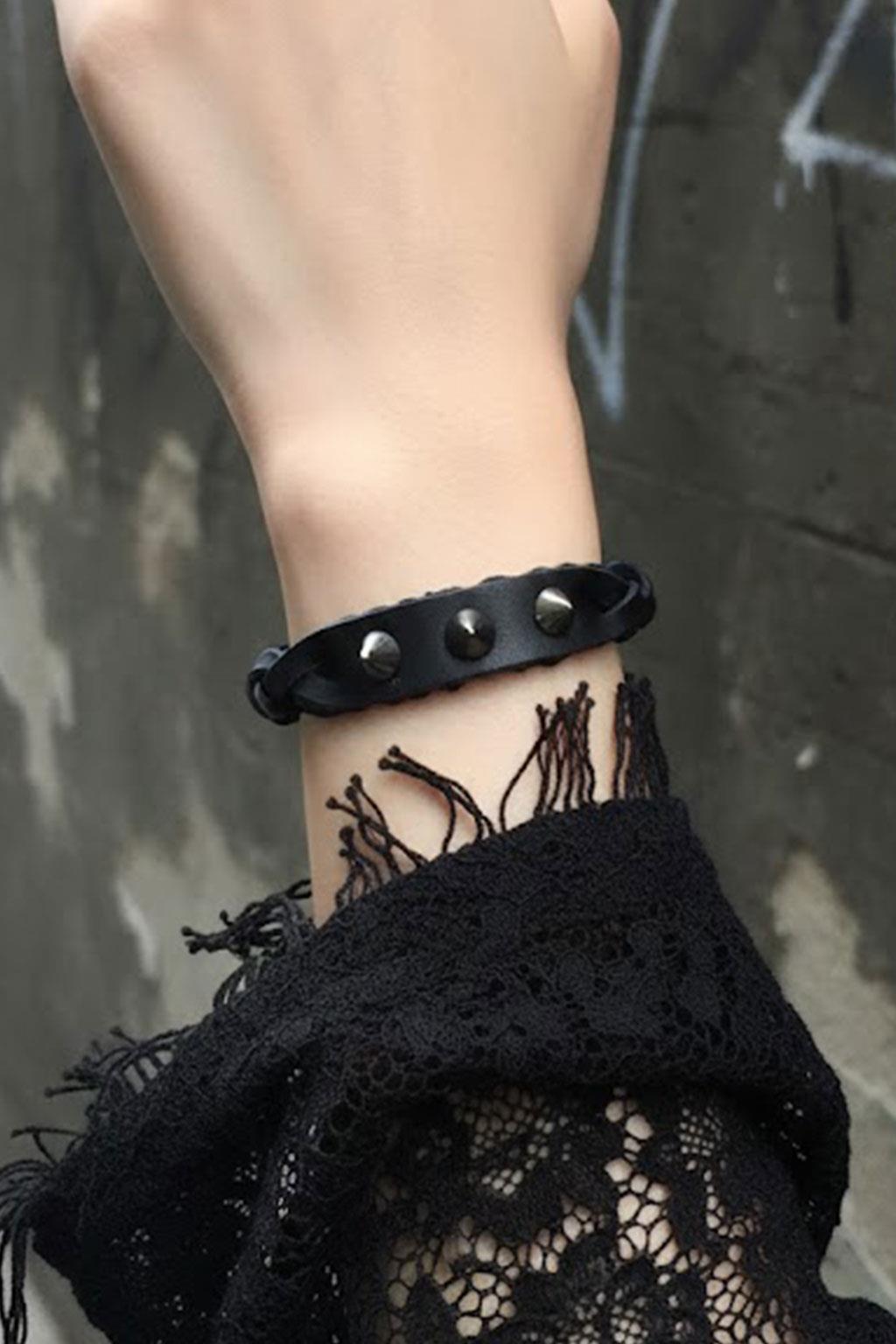 Siyah Dikenli Gotik Örgü Deri Bileklik