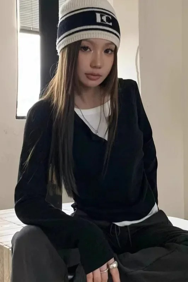 Siyah Düz Beyaz Ekli Y2K Uzun Kollu Crop