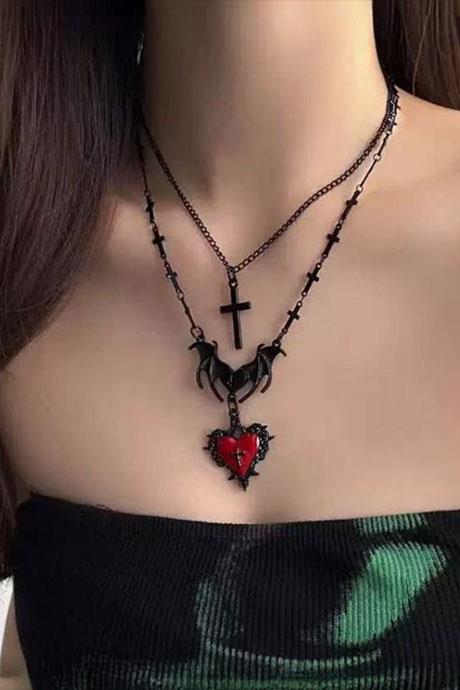 Siyah Gotik Cross Detaylı Yarasa Kanatlı Kırmızı Hearth Kolye Seti