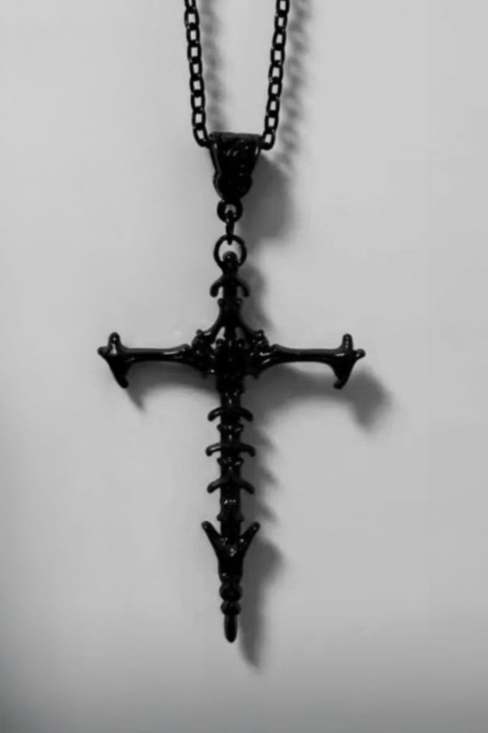 Siyah Gotik İskelet Haç Kolye