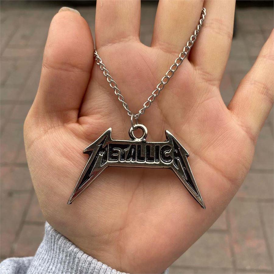 Zincirli Metallica Logo Kolye 