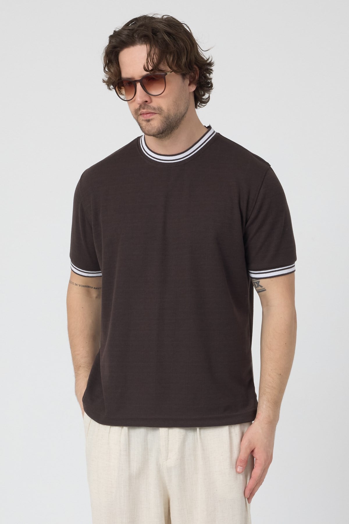 Erkek Ribana Sıfır Yaka Triko Efektli Tshirt zagreb Kahve Rengi