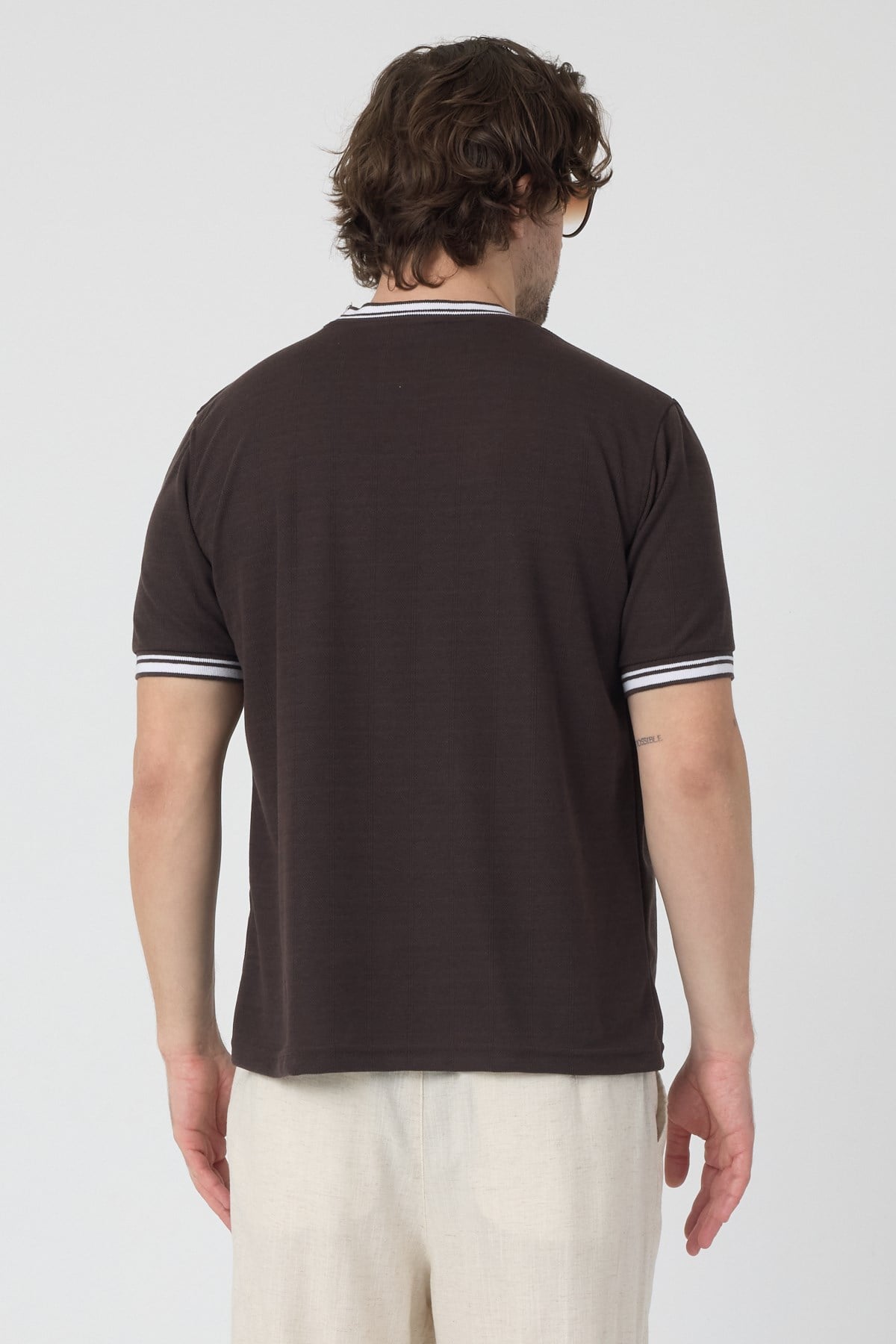 Erkek Ribana Sıfır Yaka Triko Efektli Tshirt zagreb Kahve Rengi