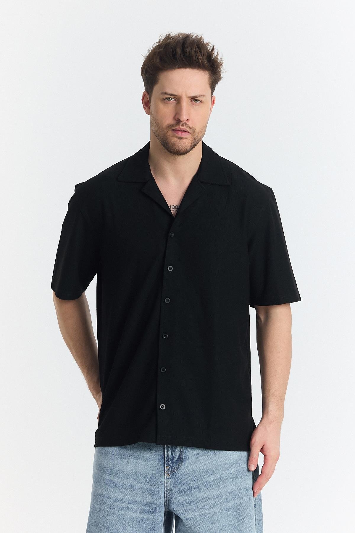 Zalipi Küba Yaka Dokulu Tshirt Siyah Zalipi Küba Yaka Dokulu Tshirt Siyah
