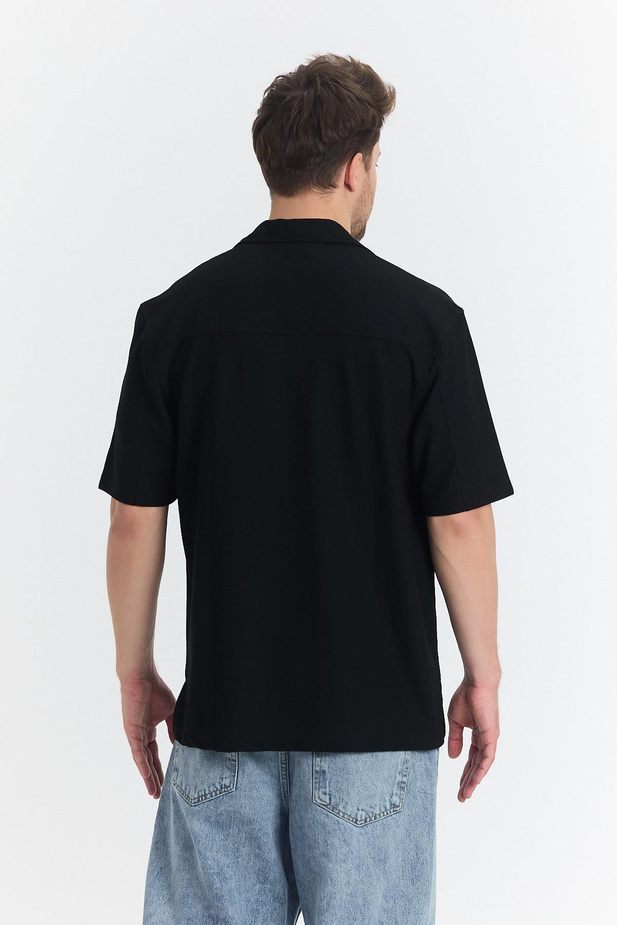 Zalipi Küba Yaka Dokulu Tshirt Siyah Zalipi Küba Yaka Dokulu Tshirt Siyah